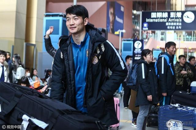 不管对手采用什么样的战术体系，拜仁都必须踢出属于自己的足球。